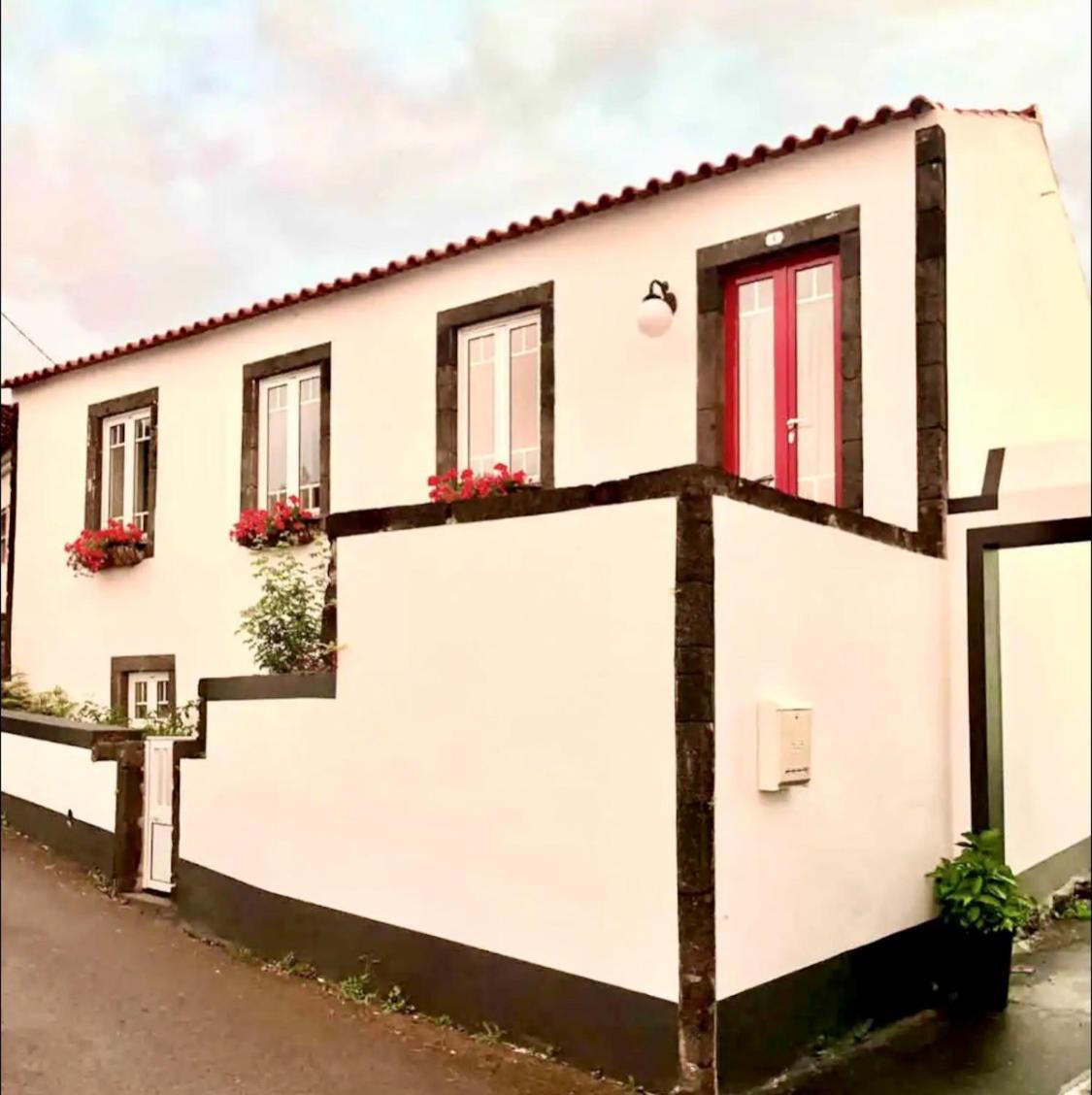 Quinta Pereirinha Farm - Bed & Breakfast - Pico Island, Azores - Private 3 Bedroom Home On A Working Farm W Ocean Views São Roque do Pico Exterior foto